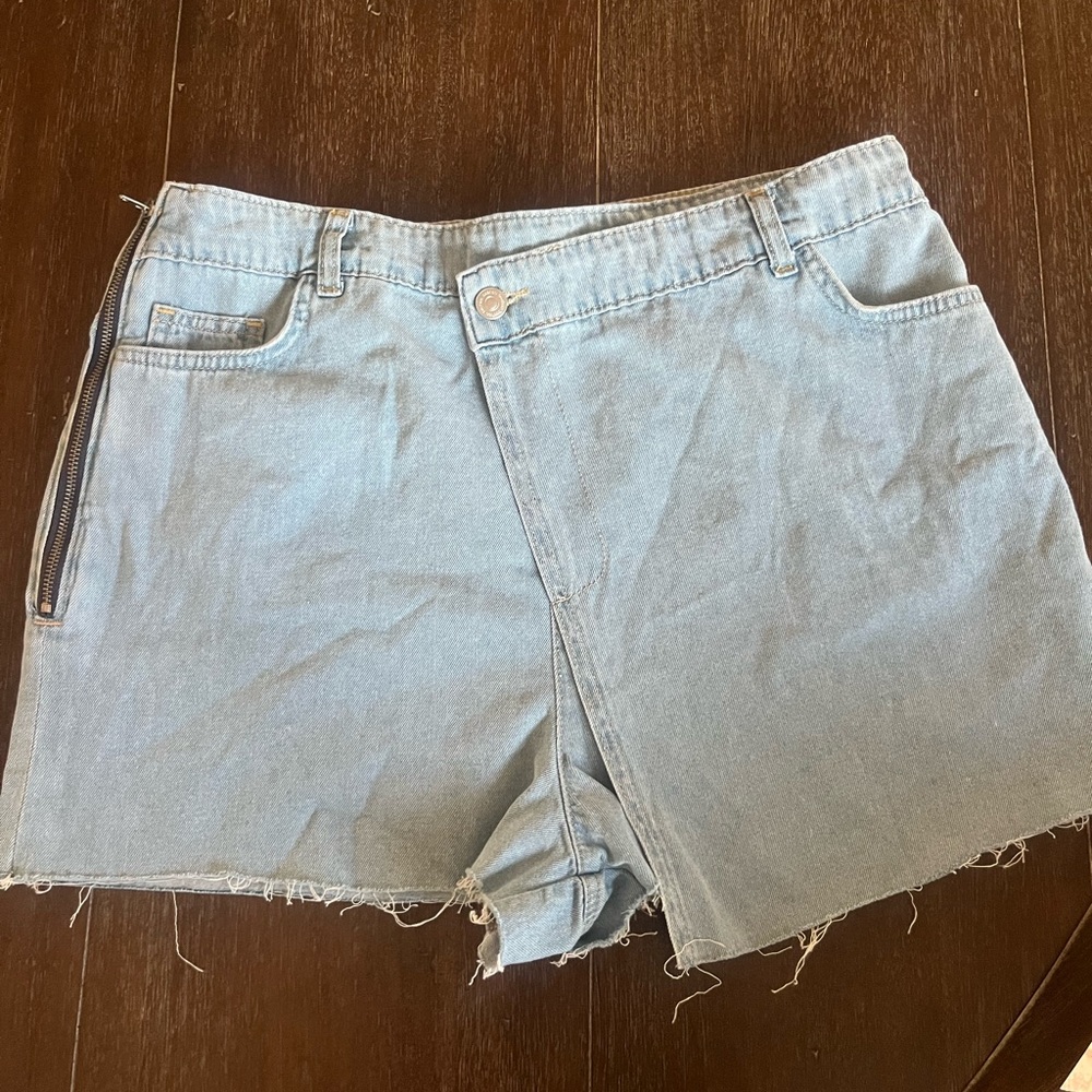 BOOHOO Jean Skort, new with tags